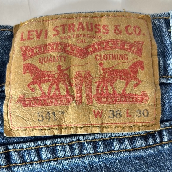 Levi's 541 Men 38 x 30 Denim Jean Athletic Fit Tapered Medium Wash - Picture 3 of 6